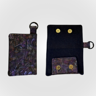 Brillenanhänger - Blumenrelief violett/blau